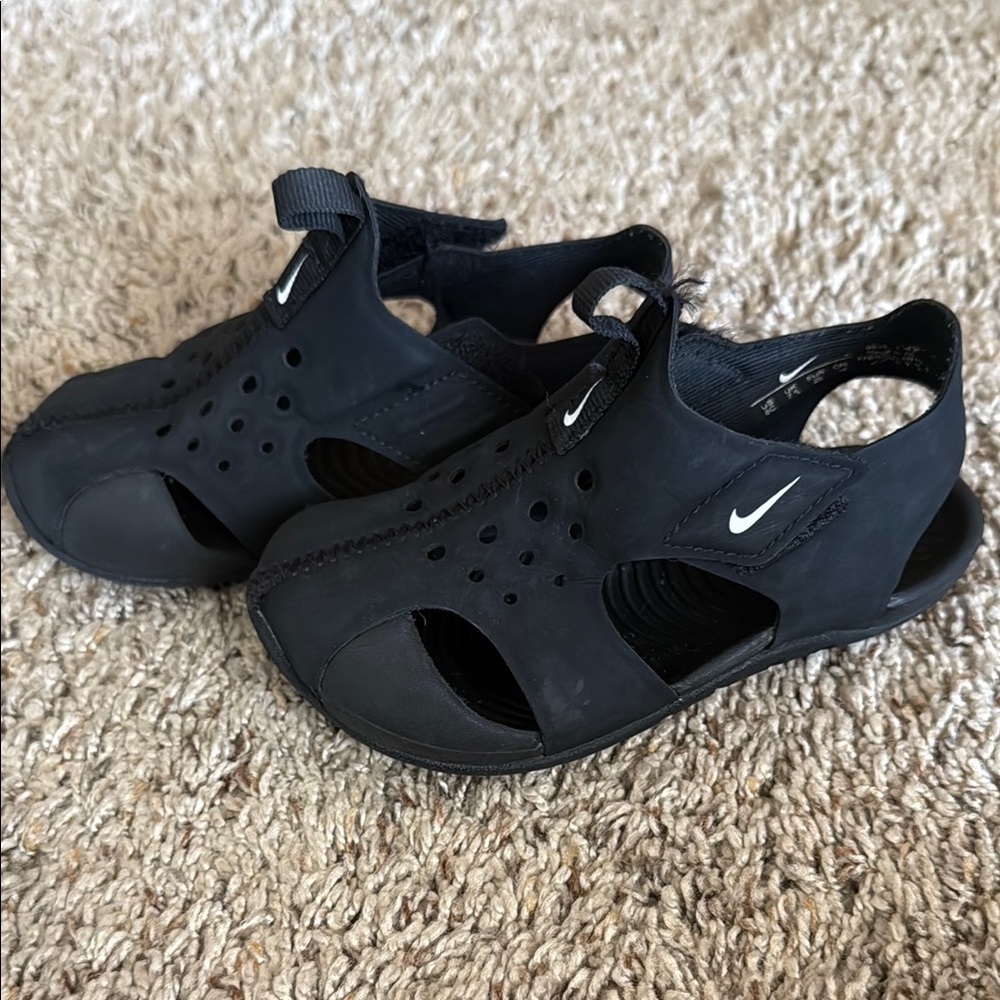 Nike Kids Black Sandals size 8